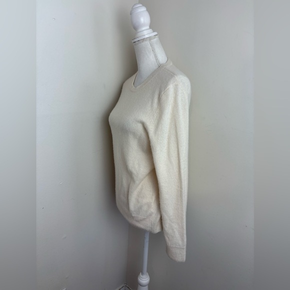 Quince Women's Elegant Cashmere Cream Crew Neck Sweater Size Medium - Picture 8 of 9